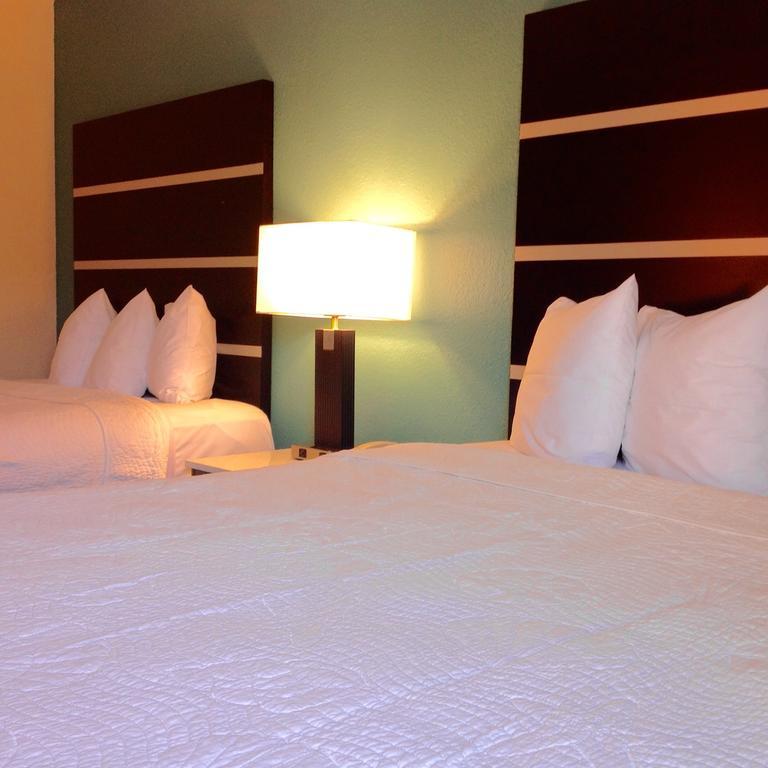 Americas Best Value Inn New London Mystic Номер фото