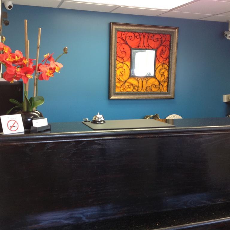 Americas Best Value Inn New London Mystic Экстерьер фото
