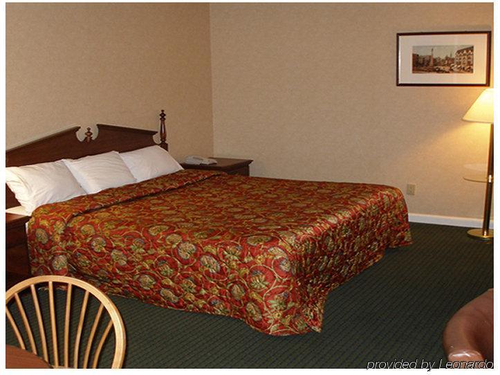 Americas Best Value Inn New London Mystic Номер фото