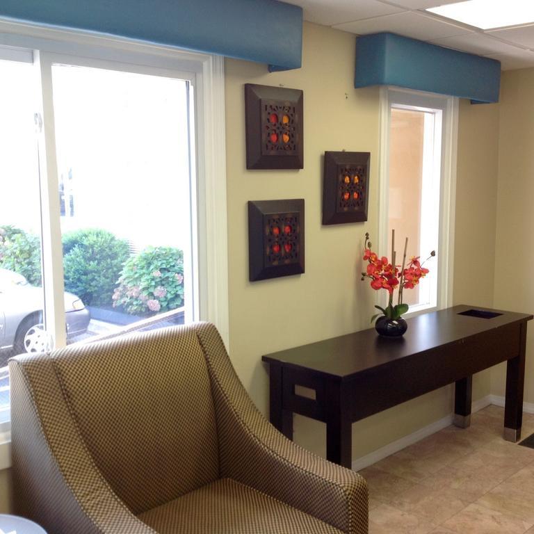Americas Best Value Inn New London Mystic Экстерьер фото
