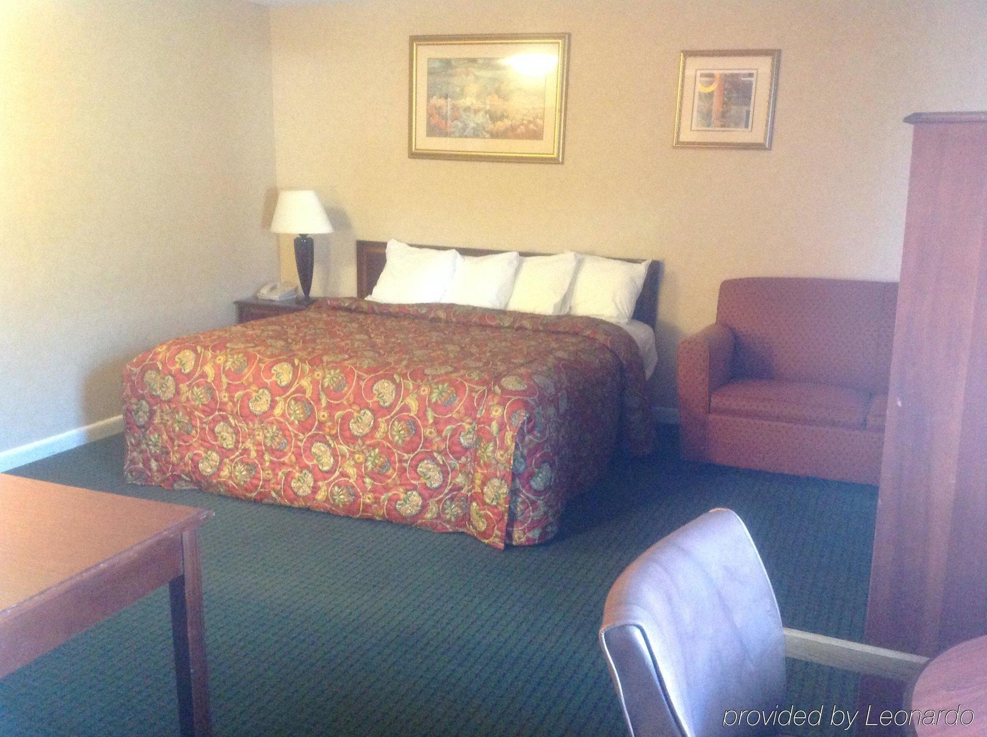 Americas Best Value Inn New London Mystic Экстерьер фото